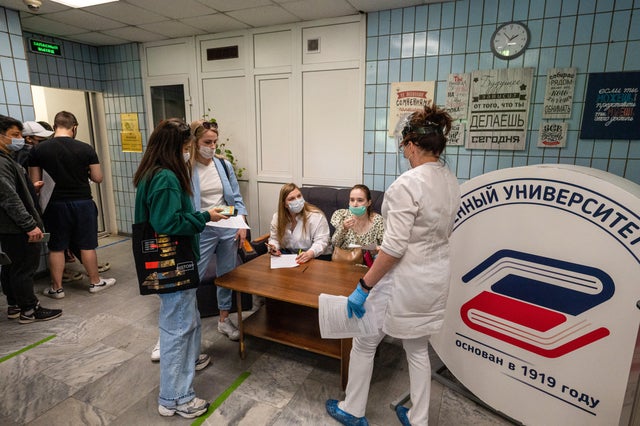 Students of State University of Management receive COVID-19 vaccines in Moscow 