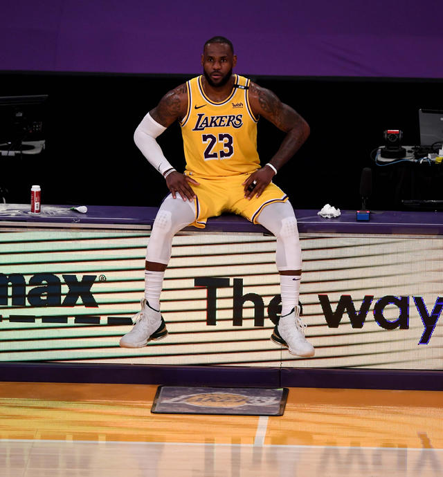 Lakers' LeBron James changes jersey number back to No. 6 - The