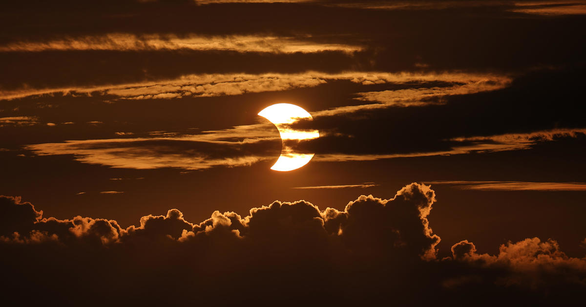 Photo of Hľadáte najlepšie miesta na zobrazenie úplného zatmenia Slnka z 8. apríla?  Možno sa budete musieť vyhnúť oblakom.