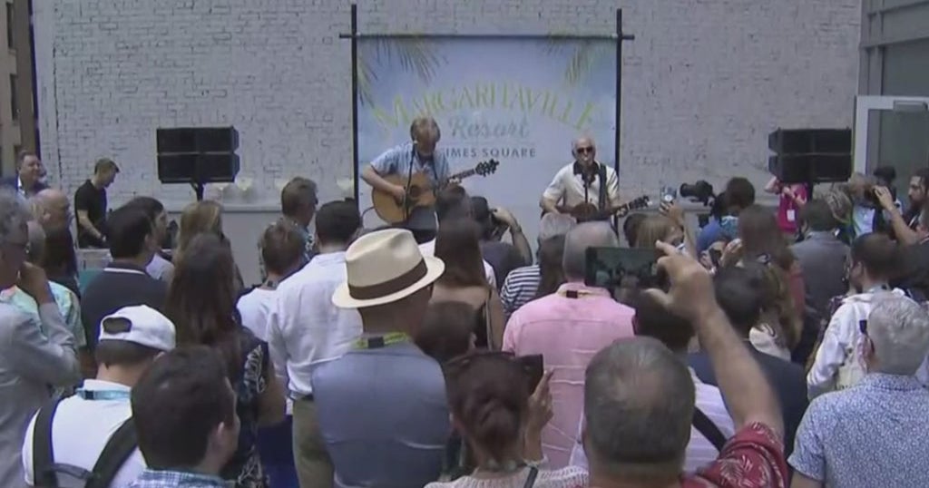 Singer Jimmy Buffett Gives Surprise Performance At New Margaritaville ...
