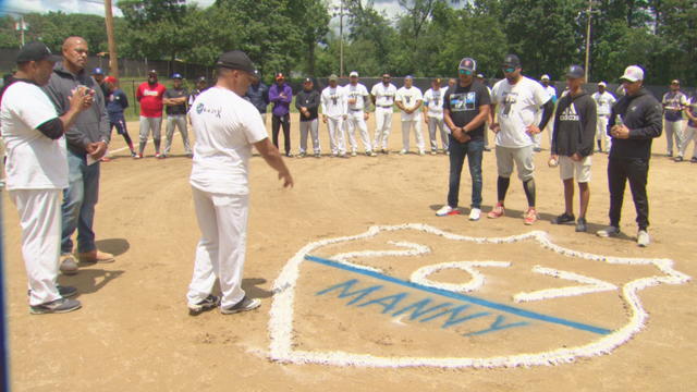 Manny-Familia-softball-game-2.jpg 