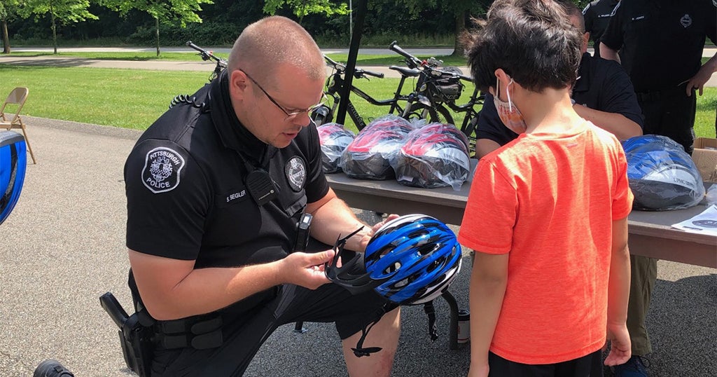 Pittsburgh Police, Mayor Bill Peduto Teach Young Kids During Youth Bike