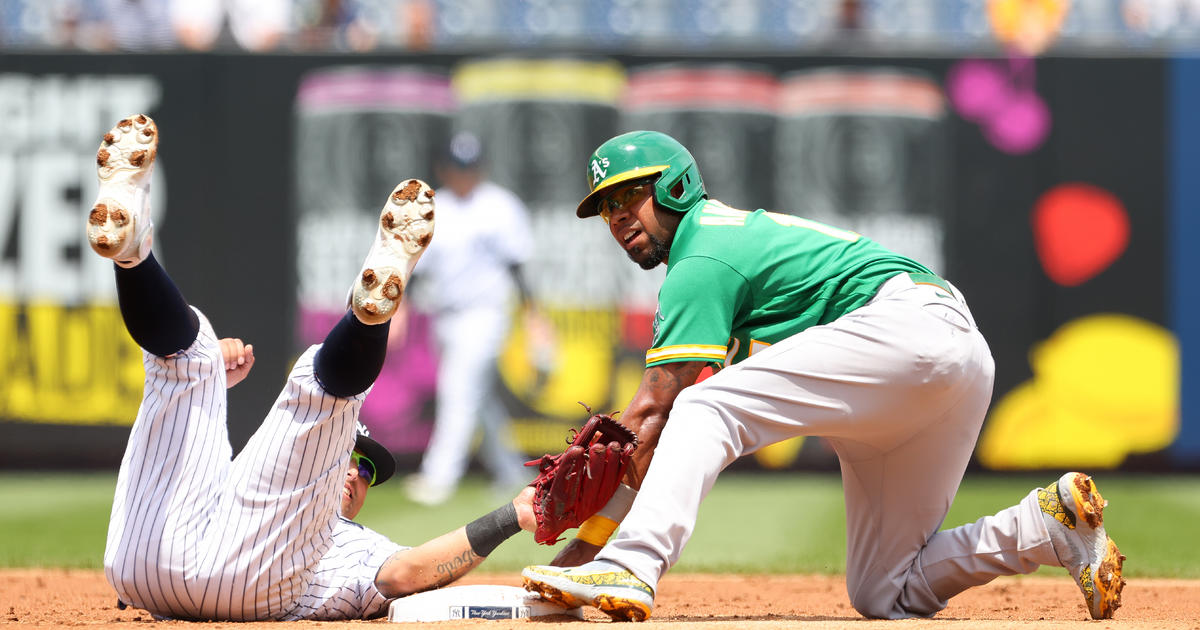 Urshela takes shard in eye, then hits go-ahead homer