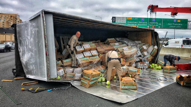 I-80-truck-overturned-in-Emeryville-CHP-Oakland-1.jpg 