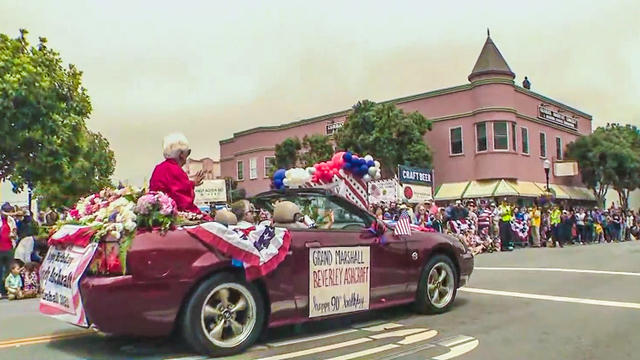 halfmoonbay-parade.jpg 