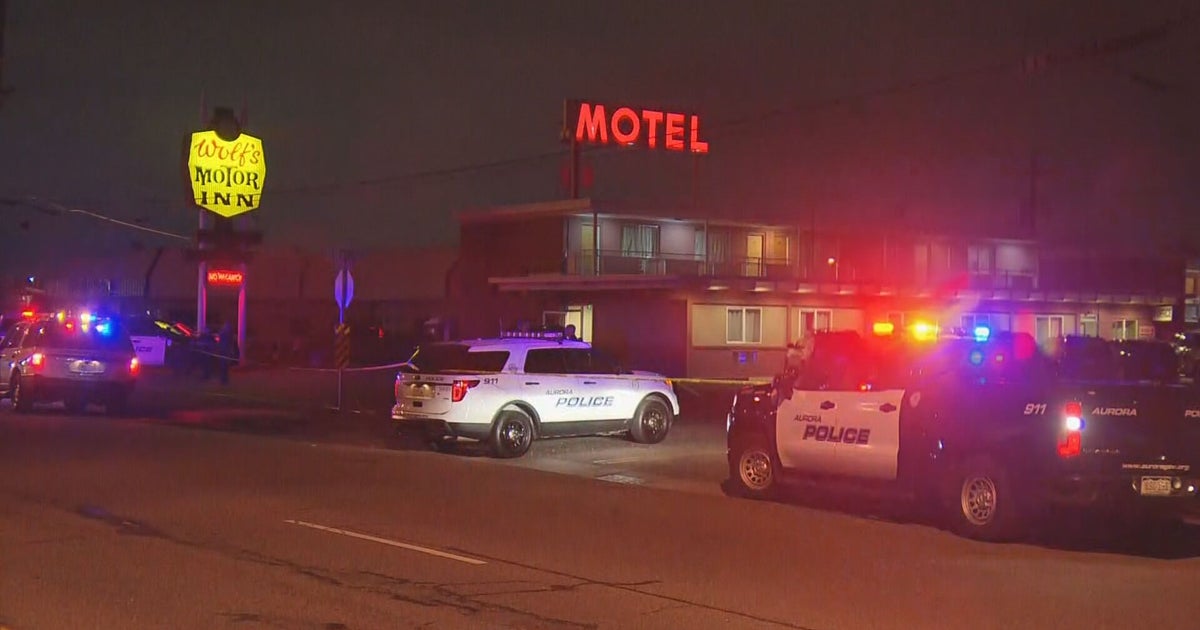 Aurora Police Shoot Homicide Suspect During Standoff At Motel - CBS ...