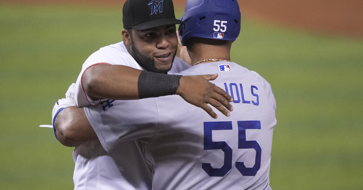 Dodgers beat Marlins 2-1