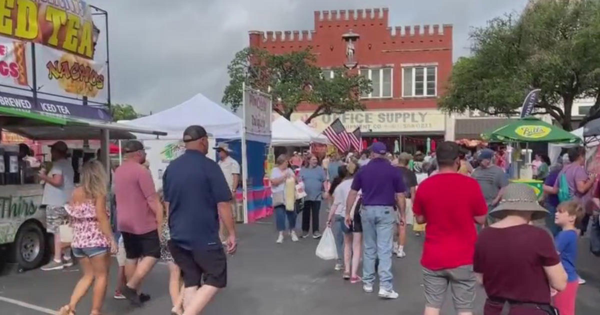 Thousands Celebrate Return Of Parker County Peach Festival CBS Texas