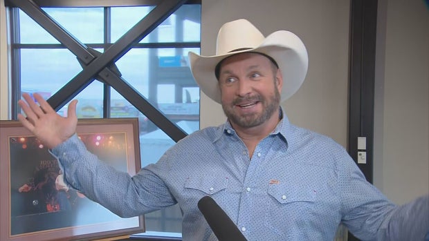 CHEYENNE FRONTIER DAYS GARTH 6SOT.transfer_frame_273 