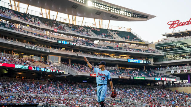 Twins trading pitcher José Berríos to Toronto Blue Jays