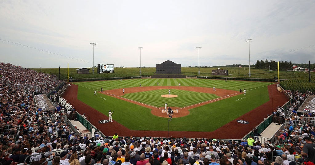 Not Quite Heaven Yankees Fall To White Sox In Field Of Dreams Game