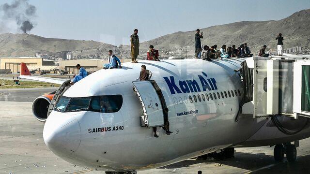 cbsn-fusion-flights-back-on-track-out-of-kabul-after-airport-shutdown-amid-taliban-takeover-thumbnail-773315-640x360.jpg 