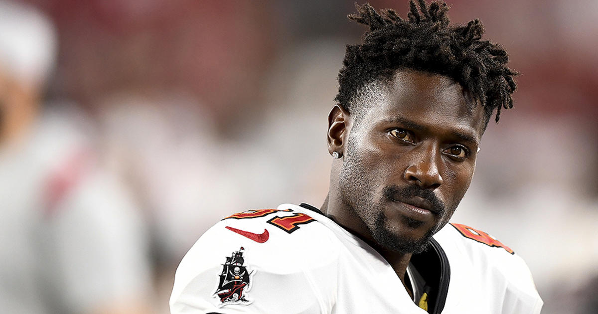 Antonio Brown suspended for violating NFL's COVID-19 policy