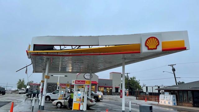 Shell-Station-Clerk-5-today-credit-John-Wilson.jpg 
