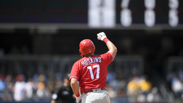 Rhys Hoskins with a Spectacular Rbi vs. San Diego Padres