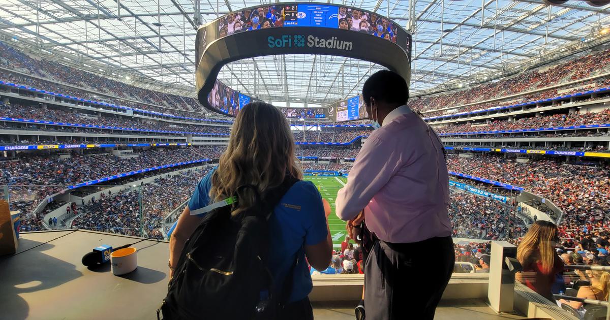 Huge 49ers Contingency Makes Presence Felt At SoFi Stadium vs