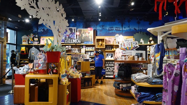 Disney-store.jpg 