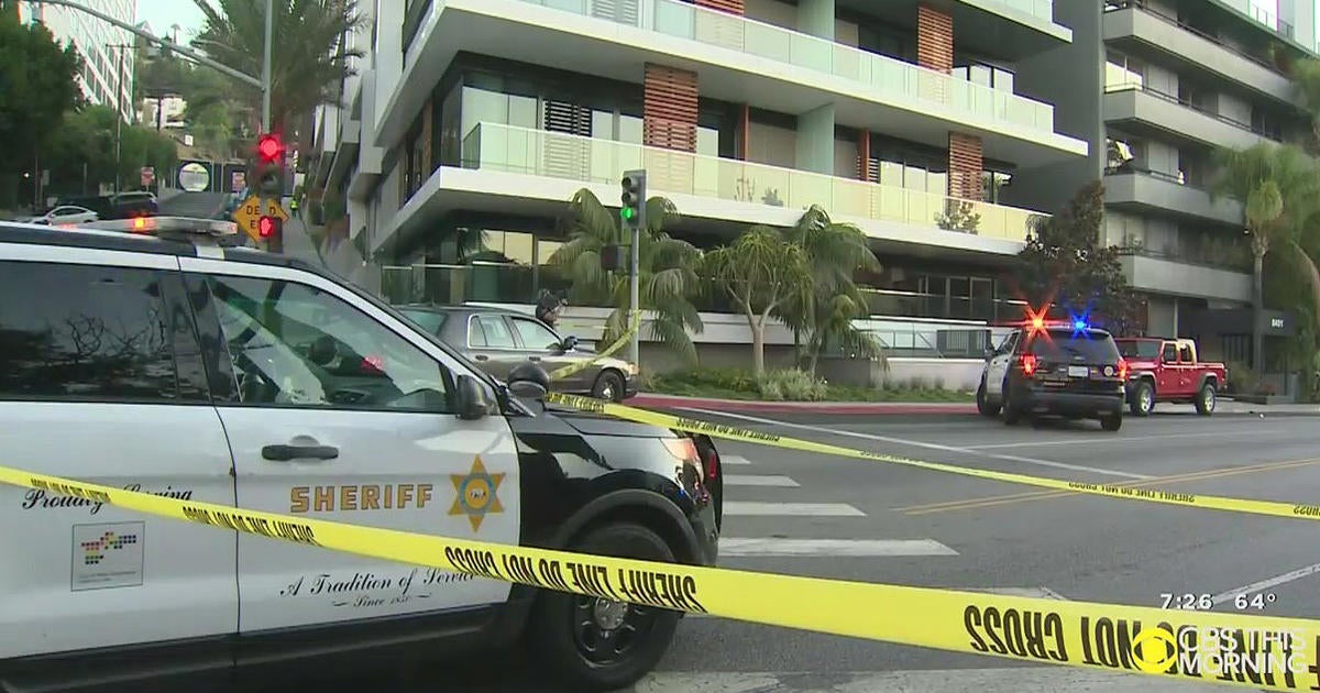 4 Shot In Front Of West Hollywood Apartment Building - CBS Los Angeles