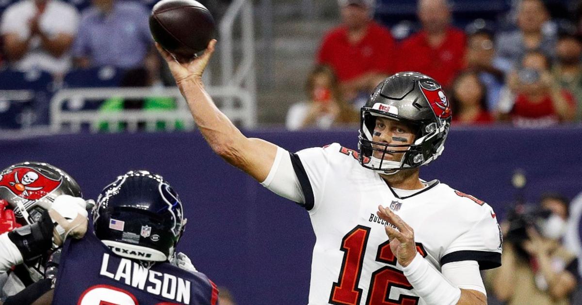 Tom Brady plays one drive in the Buccaneers' preseason opener