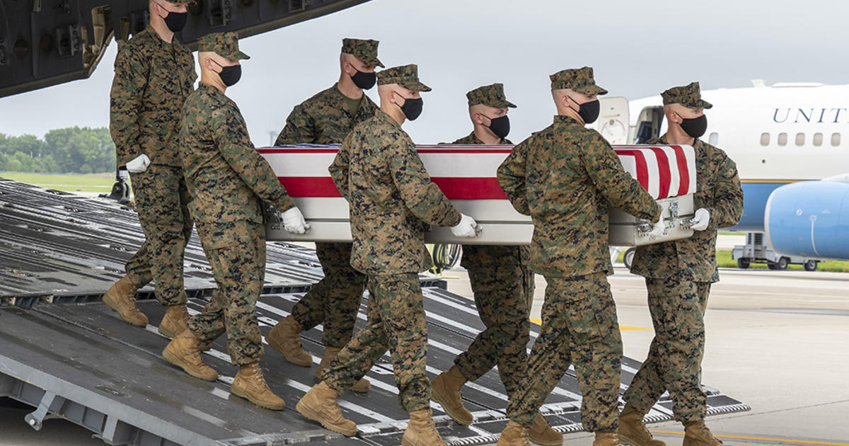 Nation Pays Tribute To Sailors, Soldiers And Aircrew On Armed