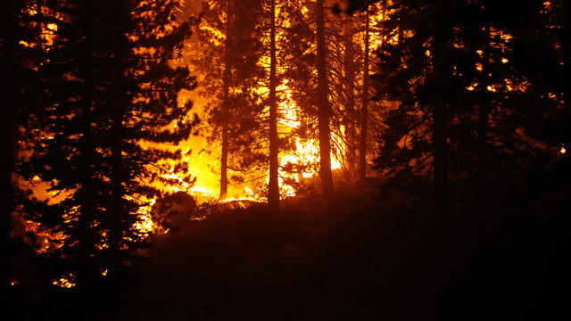 cbsn-fusion-thousands-evacuate-lake-tahoe-area-as-caldor-fire-nears-thumbnail-783085-640x360.jpg 