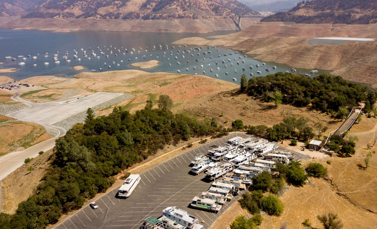 Crowded Houseboats On Lake Oroville Show Drought's Impact