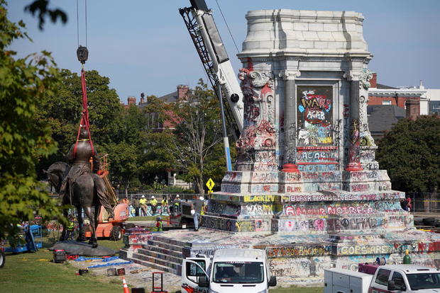 Statue of Confederate General Robert E. Lee removed in Richmond 