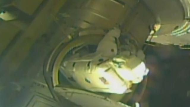 cbsn-fusion-astronaut-spacewalk-solar-rays-replacement-latest-2021-09-12-thumbnail-791194-640x360.jpg 