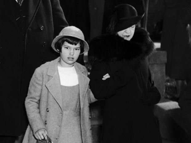 Gloria Vanderbilt And Her Aunt Gertrud Vanderbilt-Whitney In Long Island In 1934 