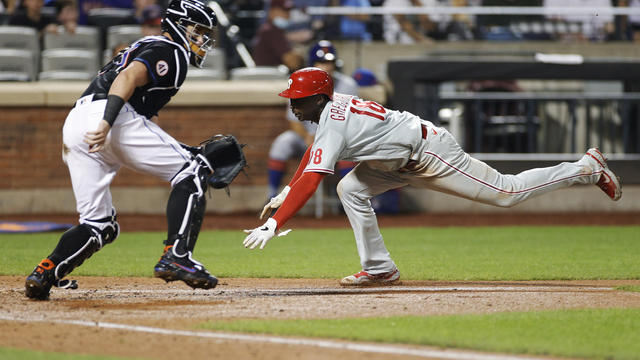 Wheeler, Phillies hold off Mets 4-3 to boost playoff hopes