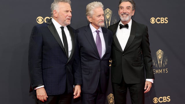 Paul-Reiser-Michael-Douglas-Chuck-Lorre-Emmys.jpeg 