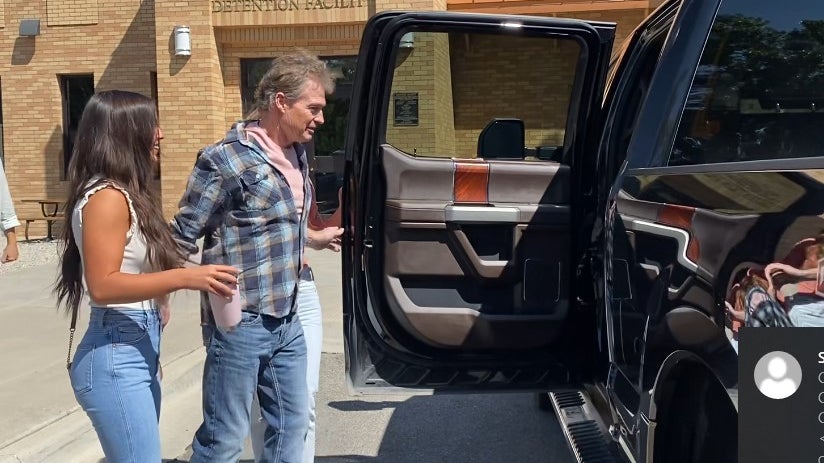 barry morphew leaves jail 