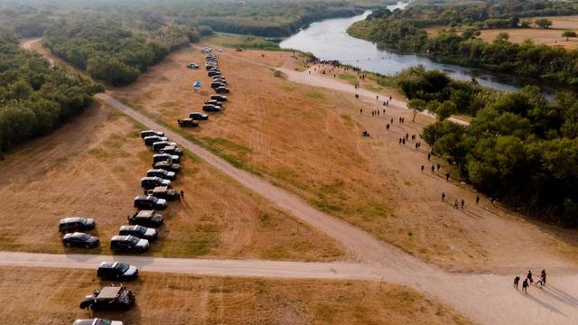 police-vehicle-barrier-at-Texas-border.jpg 