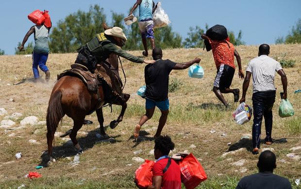 Border Patrol on horseback in Del Rio 2 