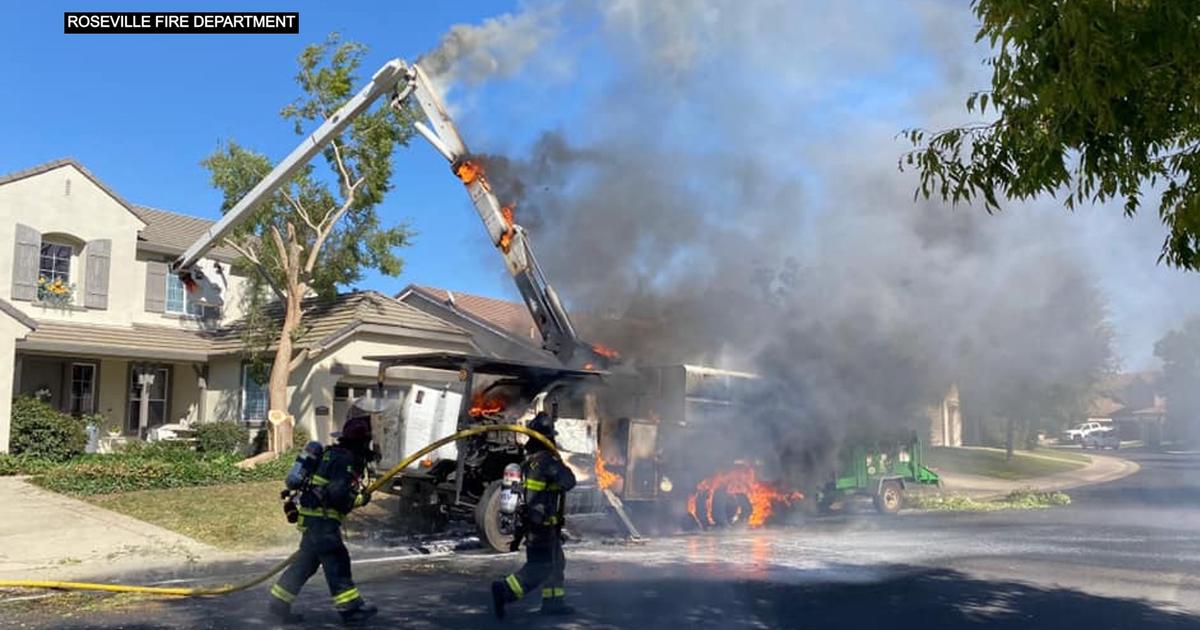 Tree Trimming Truck Catches Fire Near Roseville Home Cbs Sacramento