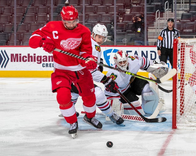 Chicago Blackhawks v Detroit Red Wings