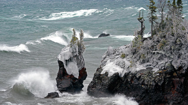 Winter storm topples Tettegouche sea stack into Lake Superior 