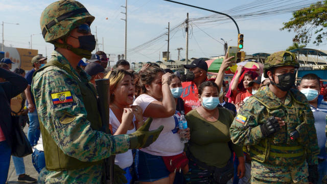 Fighting in prison in Ecuador 