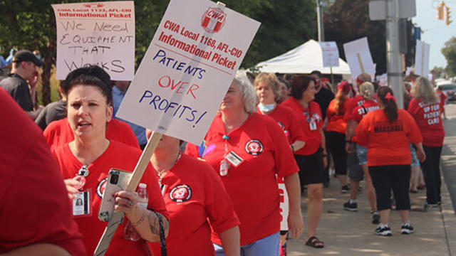 20210902enews-healthcare-workers-picket-600.jpg 