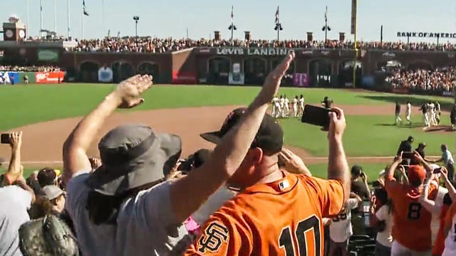 giants-clinchfans.jpg 