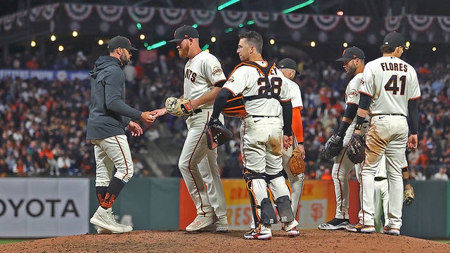 dodgers-giants-game2.jpg 