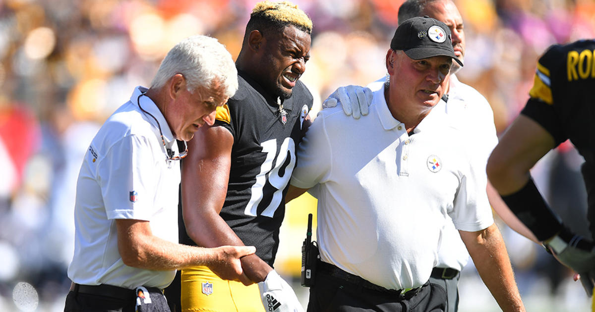 East Rutherford, New Jersey, USA. 22nd Dec, 2019. Pittsburgh Steelers wide  receiver JUJU SMITH-SCHUSTER (19) signals first down at MetLife Stadium in  East Rutherford New Jersey New York defeats Pittsburgh 16 to