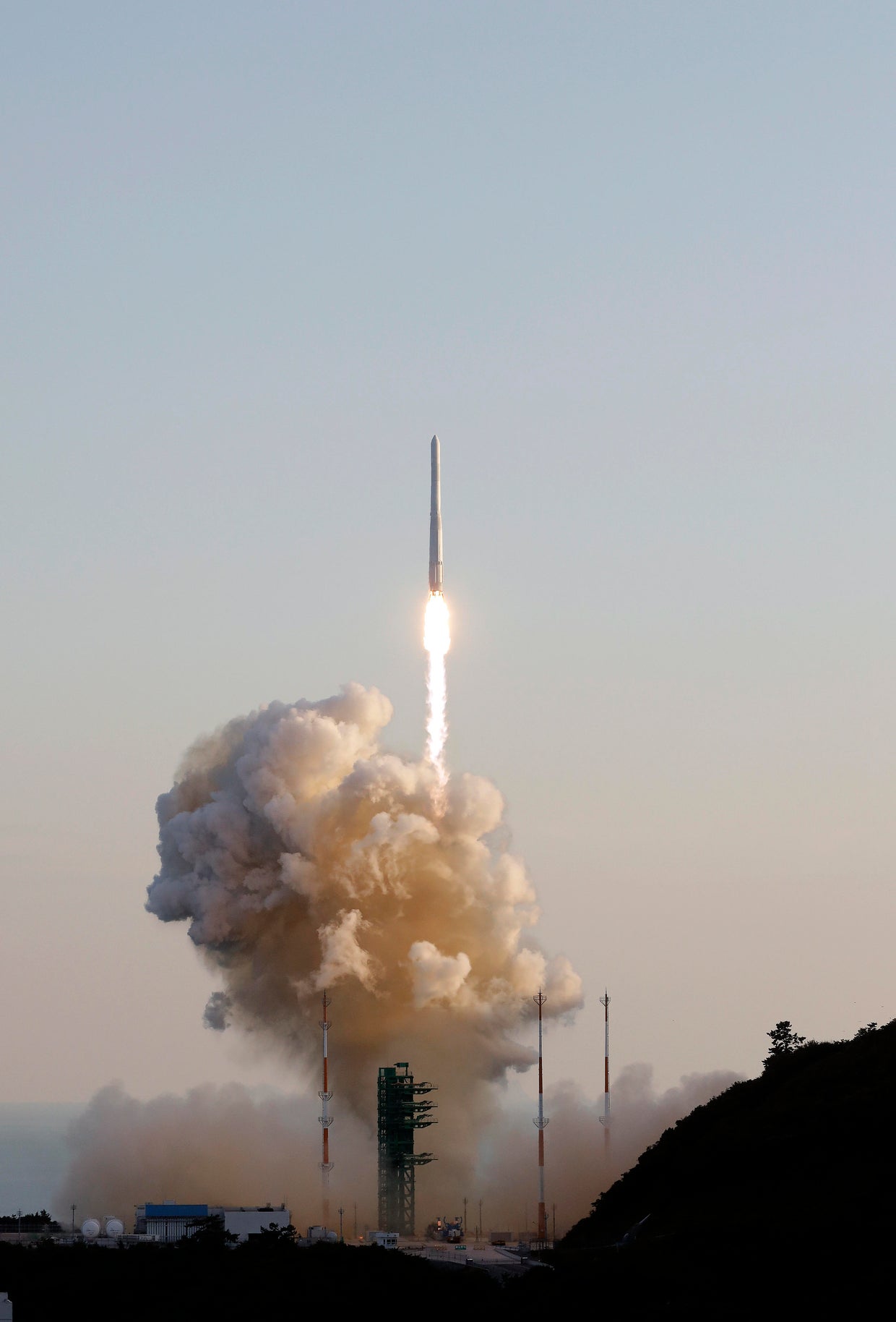 South Korea scores a partial success with its 1st launch into the space ...