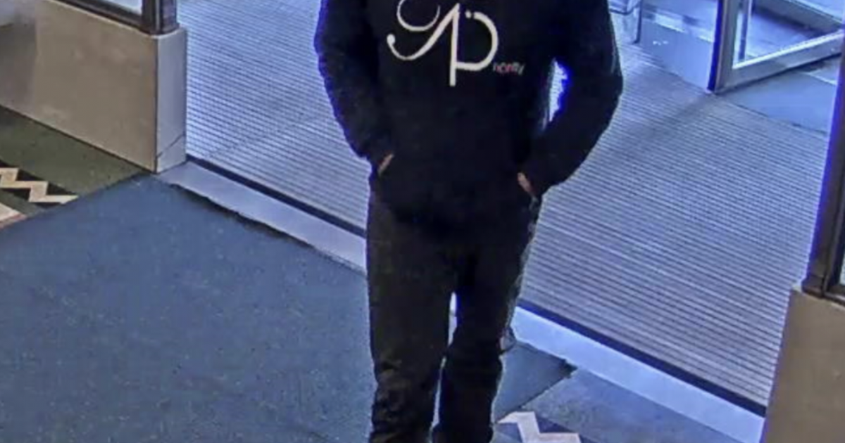Police Investigate Bank Robbery In Hyde Park - CBS Chicago
