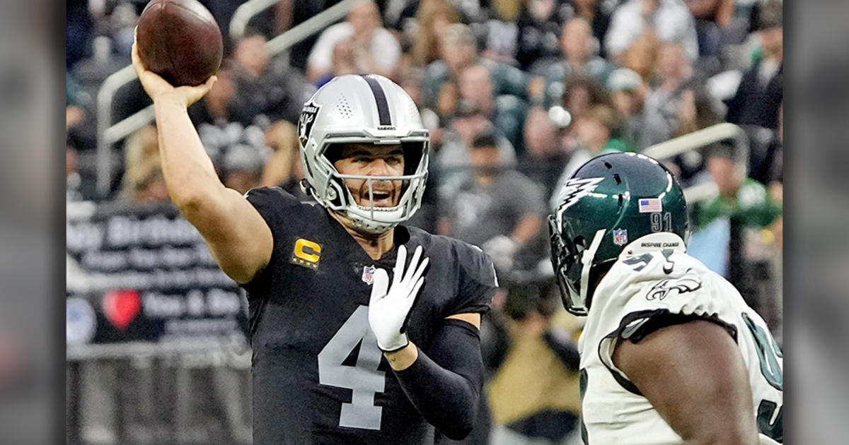 Carr Leads Raiders Past Eagles for 2nd Post-Gruden Victory - CBS San  Francisco