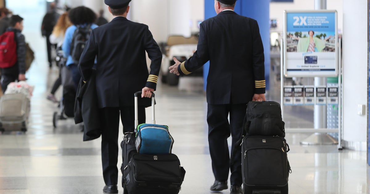 United Airlines says unvaccinated workers cost it millions of dollars