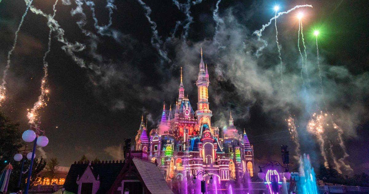Shanghai Disneyland locks 33,000 inside park for mass testing 