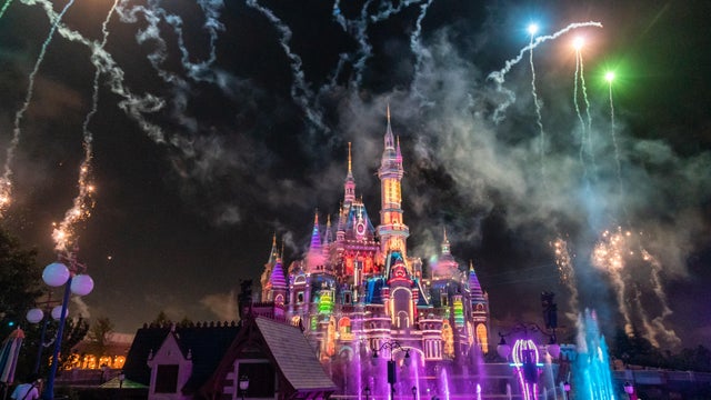 Shanghai Disney Fireworks Lighting Show 