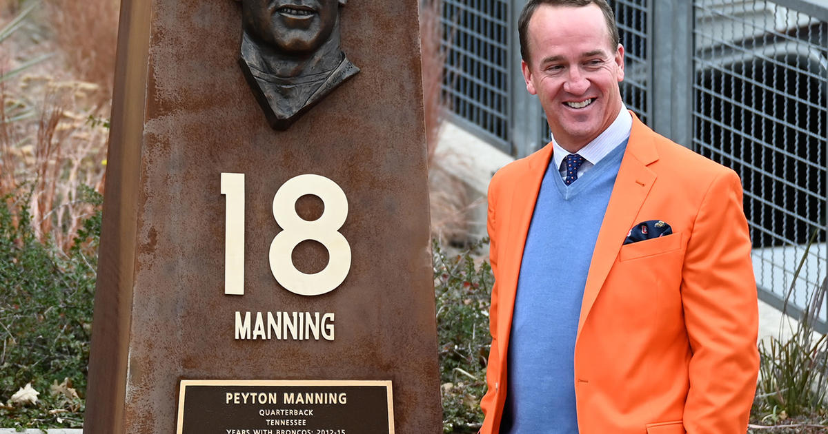 Peyton Manning selected as the Hickok Belt Award Winner for December 2013 –  Westside News Inc