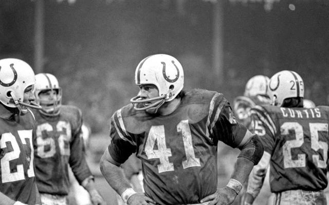 Baltimore Colts QB Tom Matte in action vs Green Bay Packers at News  Photo - Getty Images